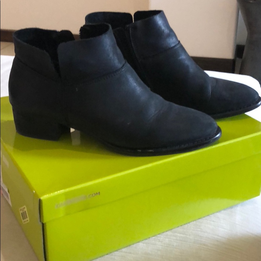 Gianni Bini ankle booties